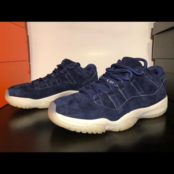 Jordan 11 Low Jeter - Picture 6 of 8